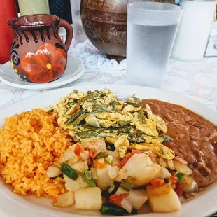 Huevos con Nopales