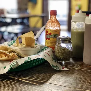 Love me some  G O R D I T A S. Pollo en crema y pollo y chipotle, &amp; frijoles. Don't forget the oregano, Valentina &amp; house sauces. Sept 2018