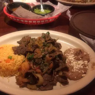 Bistec Mexicano with refried beans and rice