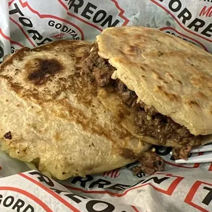 Carne con Chile Al carbón &amp; frijoles con queso Al carbon