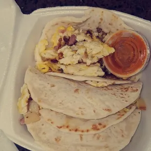 Huevo and papas tacos