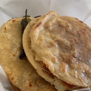 Gordita picada (chicharrón salsa verde &amp; chicharrón salsa roja)
