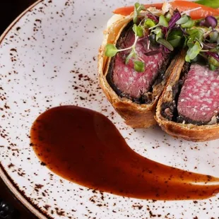 For an authentic English pub experience, look no further than Gordon Ramsay&apos;s Pub &amp; Grill at Caesars Palace Las Vegas...