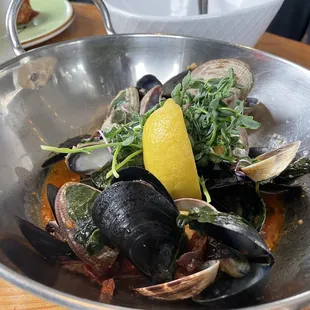 SPANISH CHORIZO PENN COVE STEAMED MUSSELS &amp; CLAMS WITH VERMOUTH BROTH