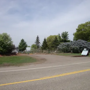 Entrance to Gordon's -- it's on the west side of the road.