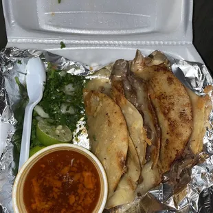 3 Quesa birria tacos w/consume