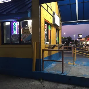 I like the tacos from here they are so great, there's different things that you could get in here