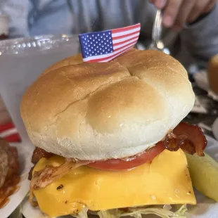Deluxe Bacon Cheeseburger