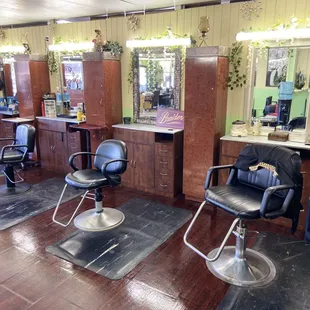 New stations and ready to Make all u beautiful women gorgeous