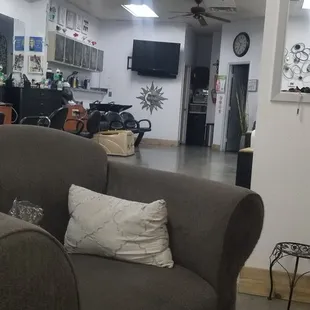 Beautiful salon, fresh redo, looks great!