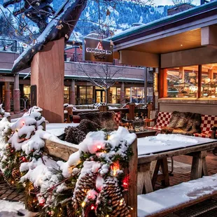 the outdoor dining area