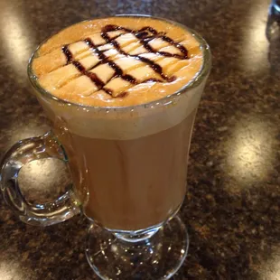 Caramel latte with chocolate drizzle