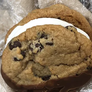 Frozen Cheesecake Cookie Sandwich