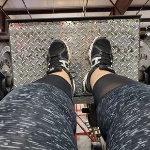 Solid 200 lbs leg press