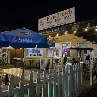 the outside of a restaurant
