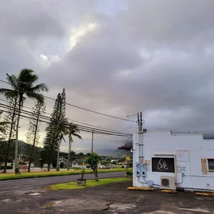 Entrance is only from Kamehameha Hwy heading south towards Likelike