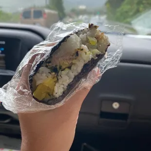 Tuna takuan musubi