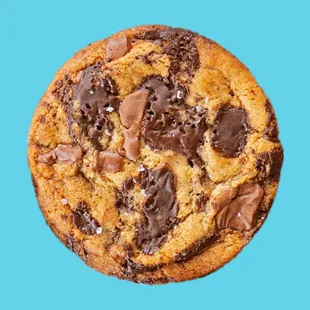 Salted Classic

Enriched cookie dough decorated with shards of dark and milk chocolate, finished with flaked sea salt. Pecans optional.