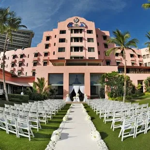 Another stunning wedding at the Royal Hawaiian Hotel