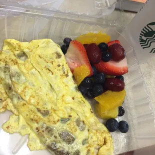 an omelet and fruit
