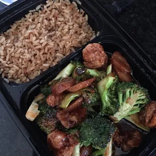 Shrimp and broccoli w/ brown rice - flavor good with brown sauce