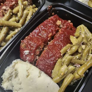 meat, green beans, and mashed potatoes