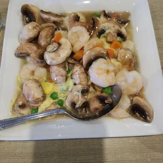 (L) Shrimp with Lobster Sauce
