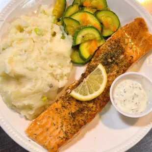 Salmon with abobrinha e mashed potatoes