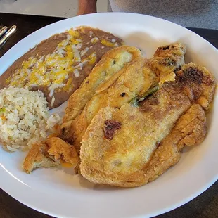 Chile relleno (Hatch chiles) w/rice &amp; beans