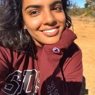 Nayeli N.