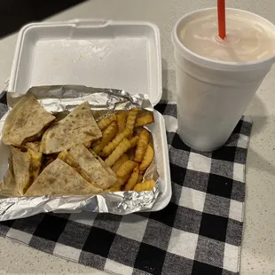 Quesadilla with fries