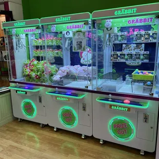 Claw/vending machines