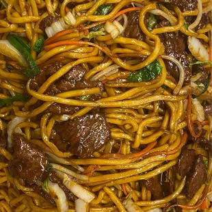 33. Quart Beef Lo Mein