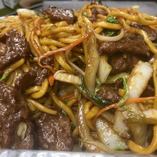 33. Quart Beef Lo Mein