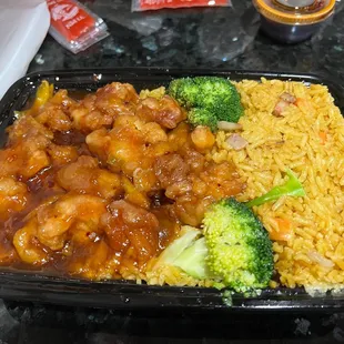 Orange chicken dinner combo. Bomb. (December 2021)