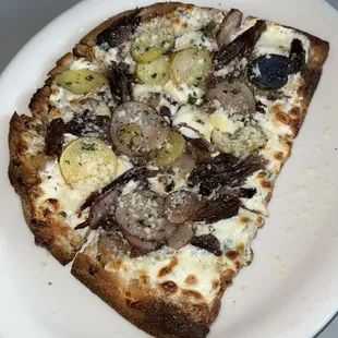 Flatbread - Beef short ribs, fingerling potatoes, blacktruffle burrata, parsley