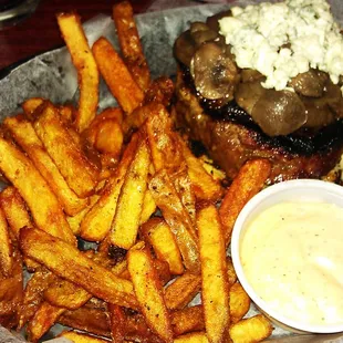 Kennett Square burger w/blue cheese + mushrooms