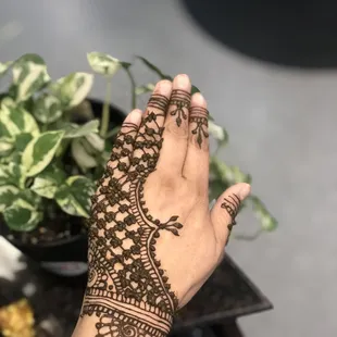 Simple henna design done by rupi Henna design