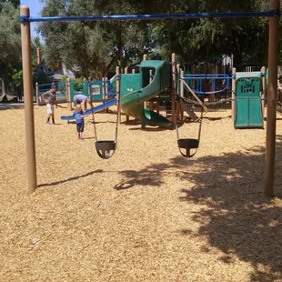 Two toddler swings, 4 regular swings.