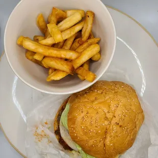 Hamburger deluxe and fries