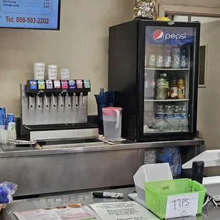 Fountain drinks, cup sizes, bottled drinks.