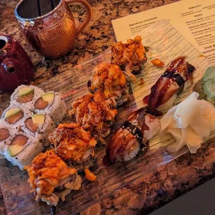 Volcano Roll, Unagi sushi, salmon roll