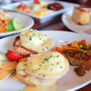 Brunch with nice food and coffee! I like egg Benedict and Quiche