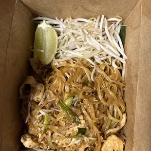 Chicken pad thai