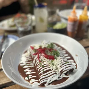 Mole enchiladas