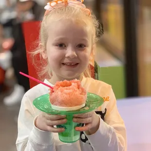 Sno cone! Really big. Comes with a color change spoon.