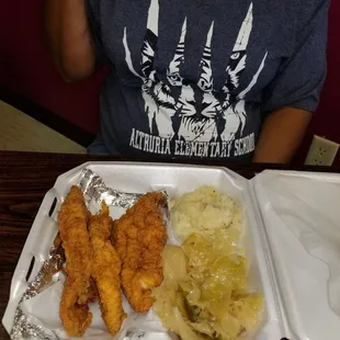 food, chicken wings and fried chicken