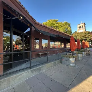 Outdoor seating, very welcoming