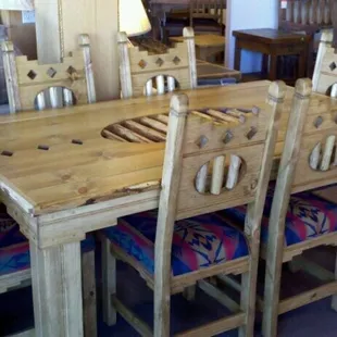 Pecos dinig ser with latillas