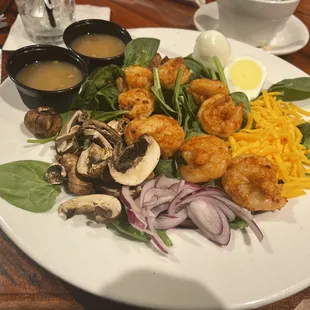 Spinach salad with grilled shrimp